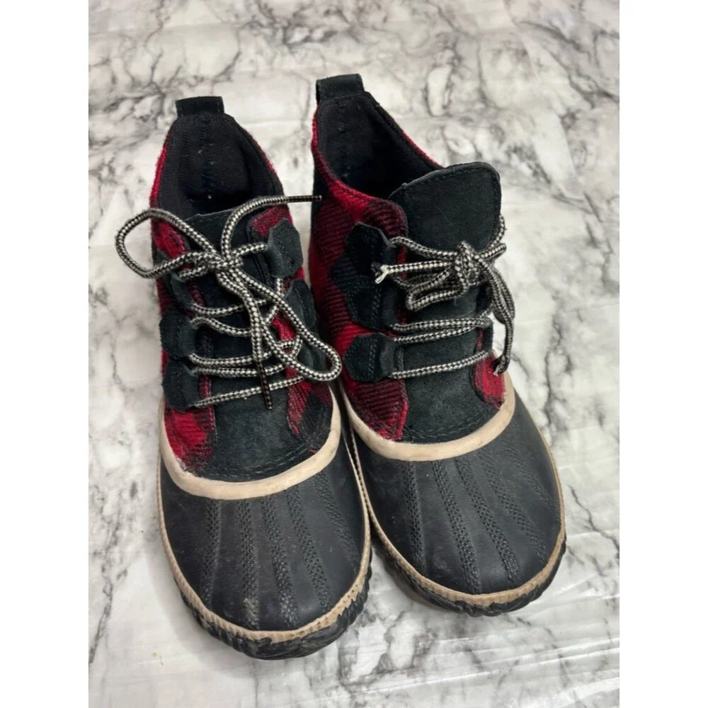 Sorel Out N’ About Plaid Buffalo Check Black Red Ankle duck Boots Lace up 8.5
